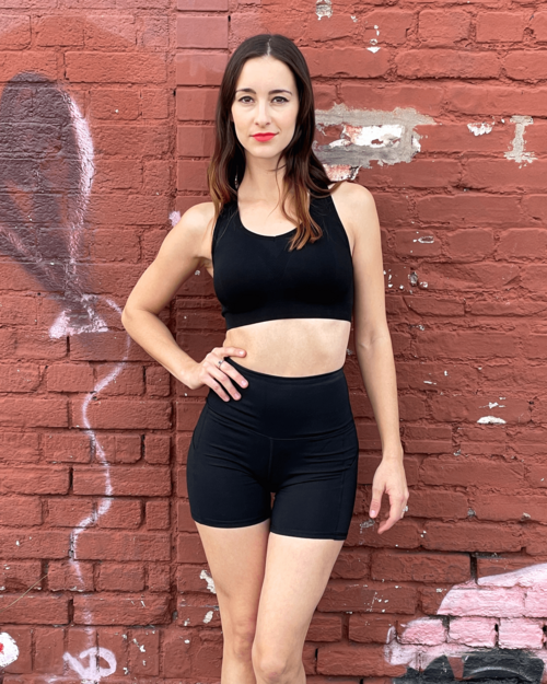 Victory Elite Jolie high-waisted athletic shorts with hip pockets, shown in black with a close-up of the fabric and pocket details.